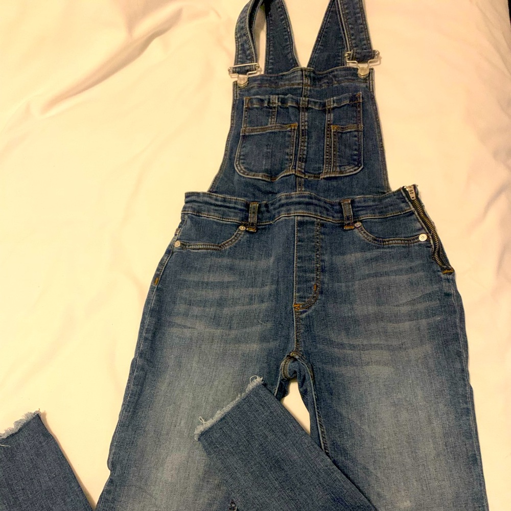 Free People Super Cute Denim Skinny Overalls with Frayed Ends 26R Size 2